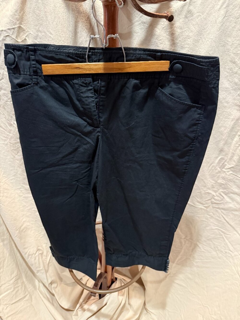 Ann Taylor Loft Black Capri 14